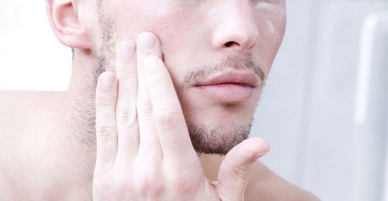 Một số cách trị vết thâm trên da mặt cho nam gioi tại nhà